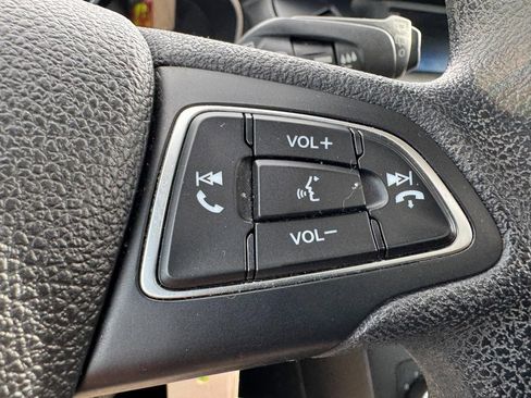 Used 2016 Ford Focus SE w/ SE Power Seat Package image 18