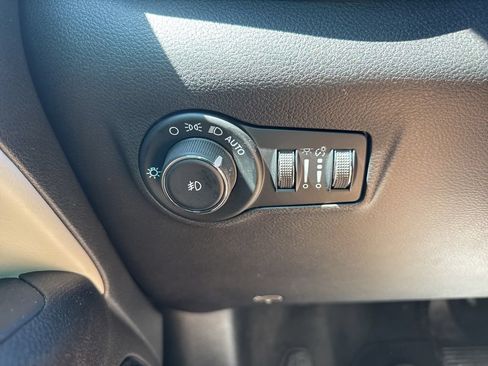 Used 2025 Jeep Compass Limited AWD/4WD image 38
