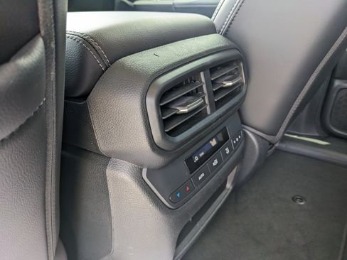Used 2025 Honda Pilot Touring image 19