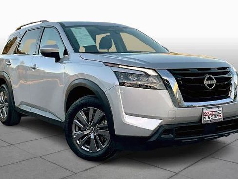 Certified 2025 Nissan Pathfinder SV image 2