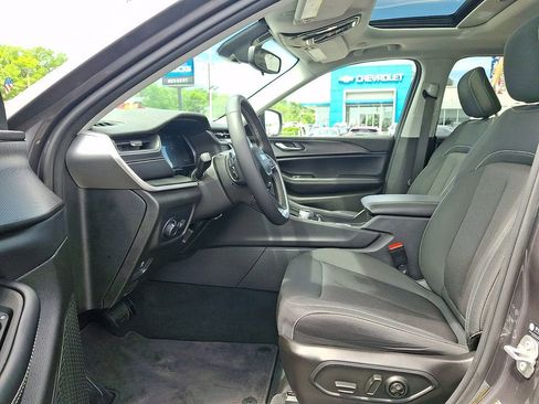 Used 2024 Jeep Grand Cherokee Laredo X AWD/4WD image 14