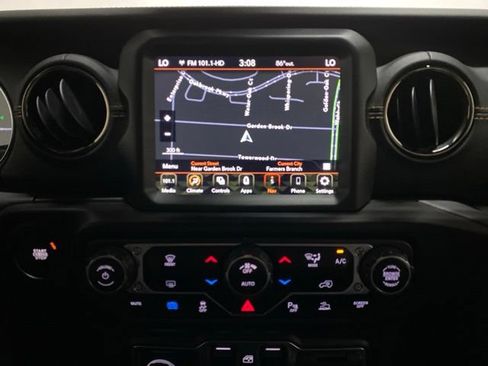 Used 2022 Jeep Wrangler Unlimited Sahara AWD/4WD image 43
