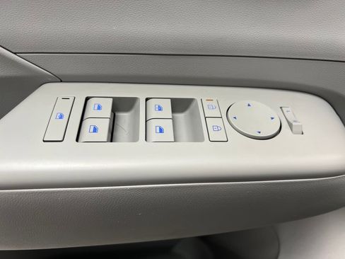 Used 2025 Hyundai Kona SEL image 12