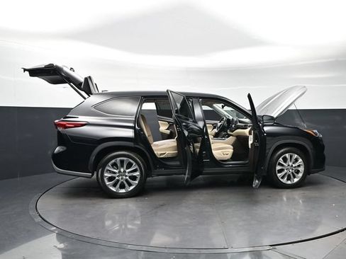 Used 2020 Toyota Highlander Limited FWD image 29