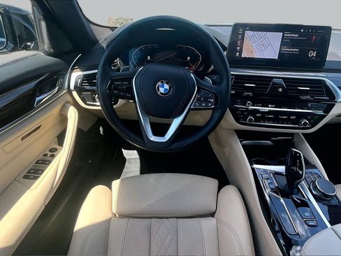 Used 2023 BMW 530i w/ Premium Package RWD image 5
