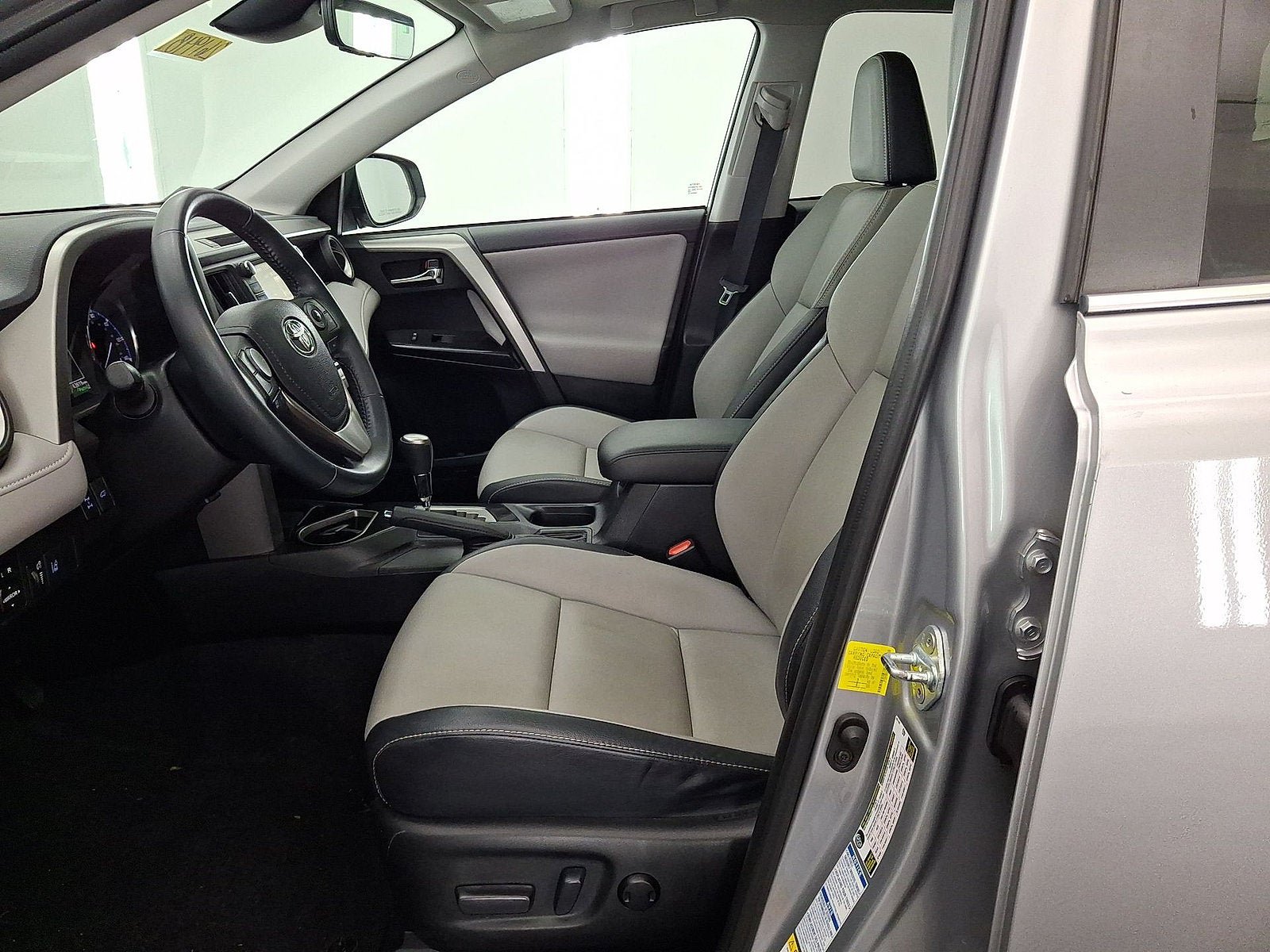 Certified 2016 Toyota RAV4 Limited AWD/4WD image 3