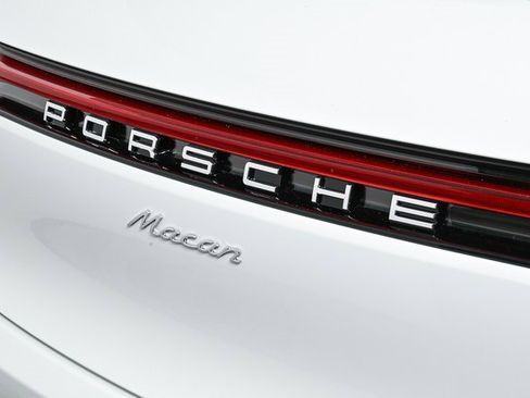 Certified 2025 Porsche Macan AWD image 35