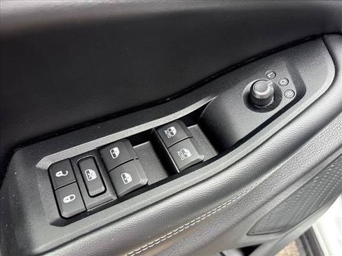 Used 2023 Jeep Grand Cherokee L Altitude AWD/4WD image 21