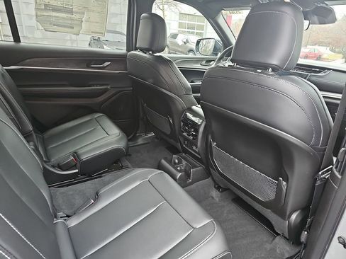 New 2025 Jeep Grand Cherokee L Limited image 11