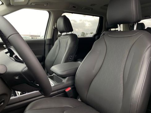 New 2026 Kia Carnival SX image 9