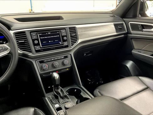 Used 2023 Volkswagen Atlas Cross Sport SE image 9