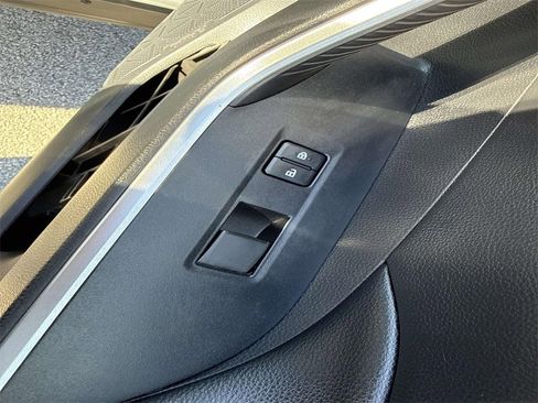 Used 2019 Toyota RAV4 LE image 29