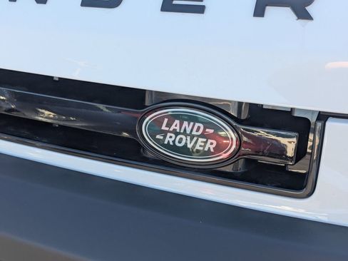 Used 2024 Land Rover Defender 90 X-Dynamic SE image 11