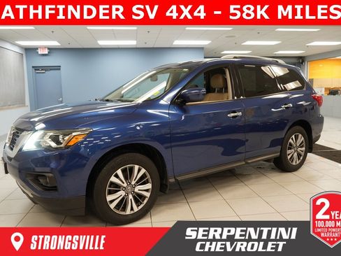 Used 2019 Nissan Pathfinder SV image 1