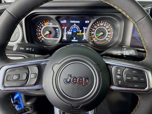 Used 2024 Jeep Wrangler Sahara AWD/4WD image 16