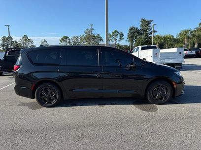 Used 2023 Chrysler Pacifica Limited w/ S Appearance Package