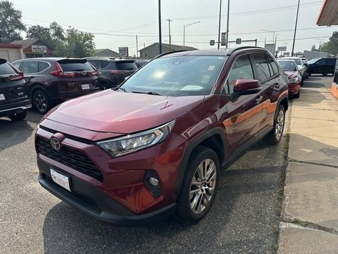 Used 2021 Toyota RAV4 XLE Premium image 3