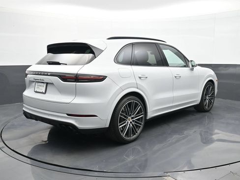 Certified 2021 Porsche Cayenne Turbo AWD/4WD image 23