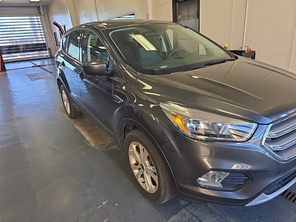 Used 2017 Ford Escape SE AWD/4WD image 1