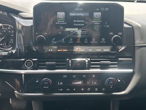 Used 2023 Nissan Pathfinder SL AWD/4WD image 18