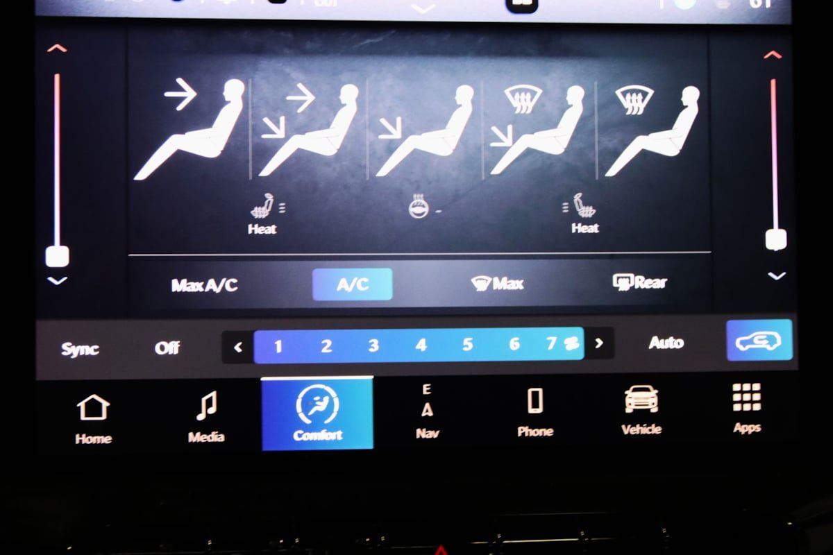 Used 2022 Jeep Compass High Altitude AWD/4WD image 44