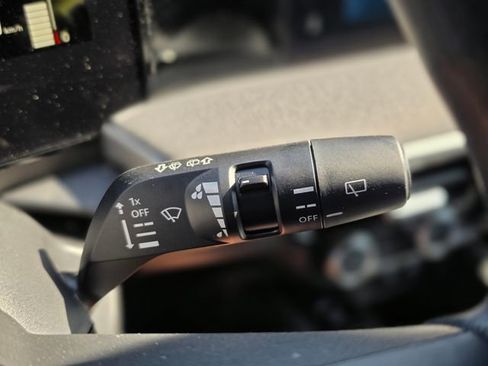 Used 2025 Nissan Kicks SV image 38