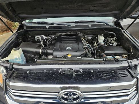 Used 2017 Toyota Tundra SR5 w/ SR5 Upgrade Package image 29