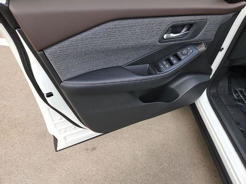 Certified 2023 Nissan Rogue SV image 27