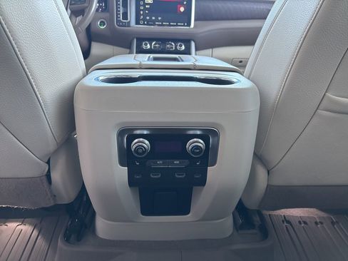 Used 2023 GMC Yukon XL Denali w/ Advanced Technology Package image 32