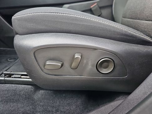 Used 2025 Chevrolet Traverse LT w/ Sun and Wheel Package image 35