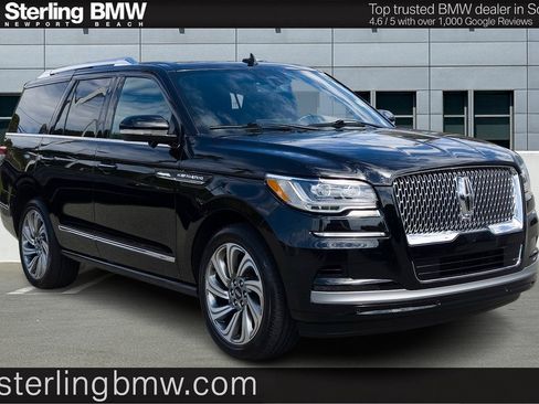 Used 2023 Lincoln Navigator Reserve image 1