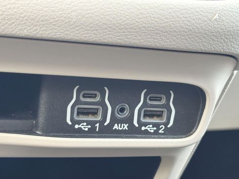Used 2023 Chrysler Voyager LX FWD image 17