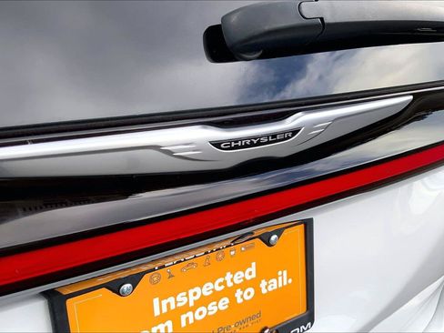 Certified 2024 Chrysler Pacifica Touring-L FWD image 8