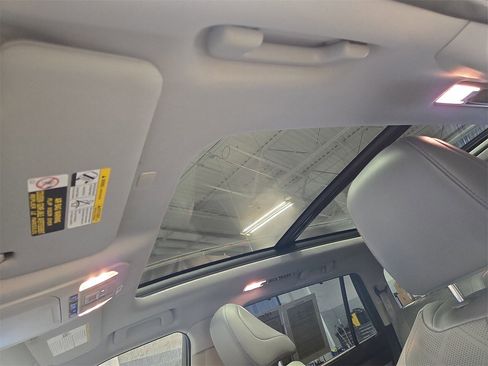 Used 2020 Toyota Highlander Platinum image 30