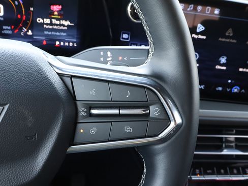 Used 2025 Chevrolet Traverse LT image 31