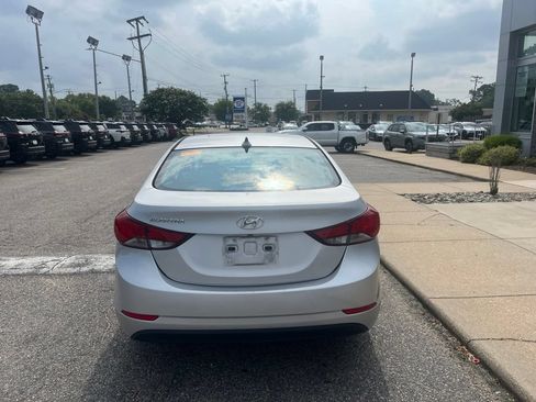 Used 2014 Hyundai Elantra SE w/ Option Group 02 FWD image 5