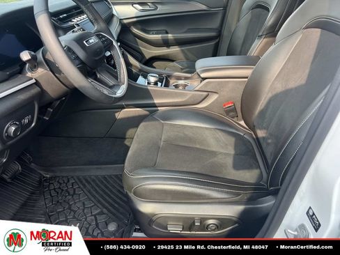 Used 2024 Jeep Grand Cherokee Altitude AWD/4WD image 16