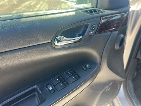 Used 2015 Chevrolet Impala LT image 11