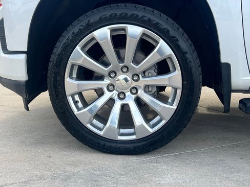 Used 2020 Chevrolet Silverado 1500 High Country w/ Technology Package image 8