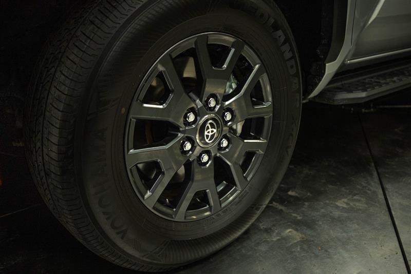 Used 2025 Toyota 4Runner SR5 AWD/4WD image 3