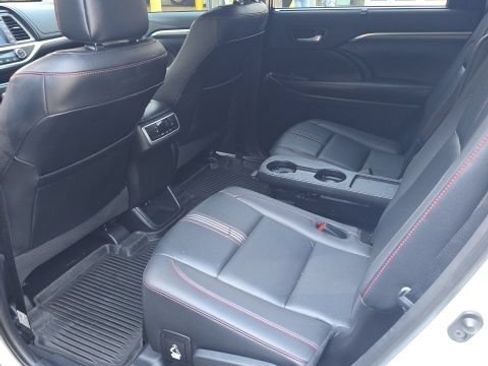 Used 2019 Toyota Highlander SE AWD/4WD image 7