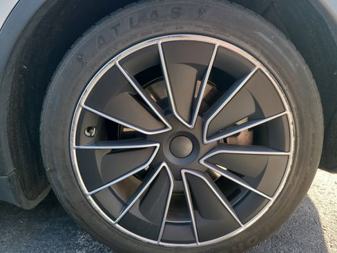Used 2021 Tesla Model Y 2WD image 8