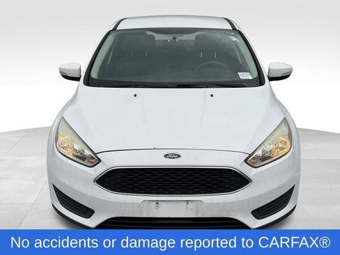 Used 2016 Ford Focus SE FWD image 2