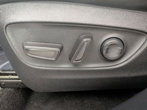 Used 2023 Toyota Highlander XLE AWD/4WD image 11