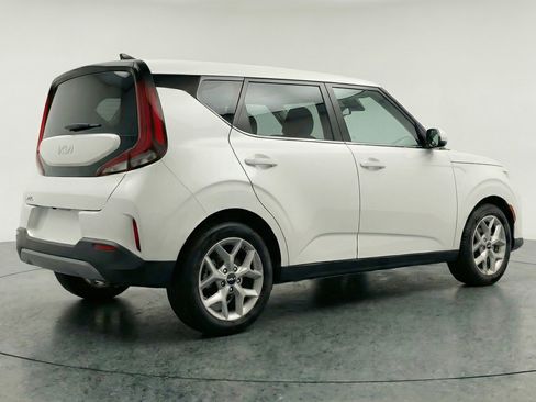Used 2025 Kia Soul LX w/ LX Technology Package FWD image 9