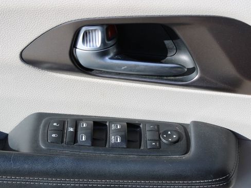 Used 2018 Chrysler Pacifica Limited w/ Advanced Safetytec Group image 33