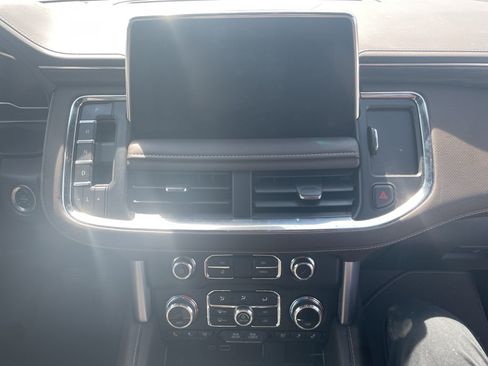 Used 2024 GMC Yukon SLT w/ SLT Luxury Package RWD image 7