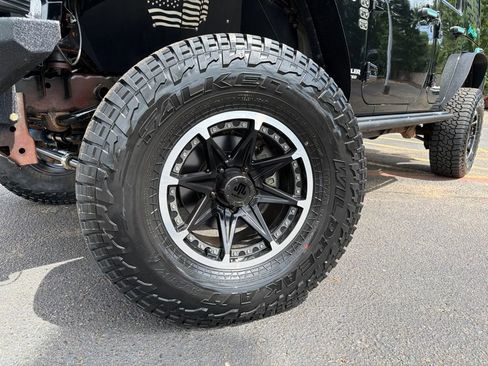 Used 2014 Jeep Wrangler Unlimited Rubicon w/ Connectivity Group AWD/4WD image 2