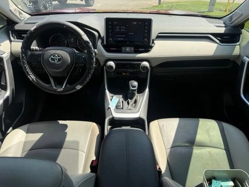 Used 2019 Toyota RAV4 XLE Premium FWD image 15