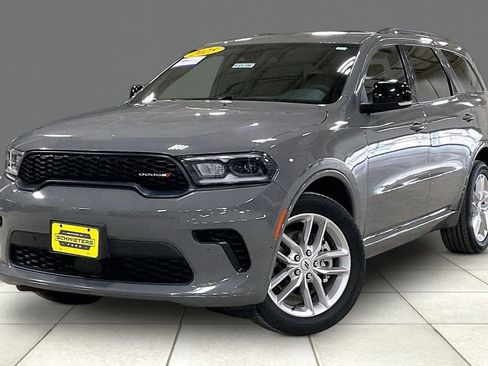 Used 2025 Dodge Durango GT image 2